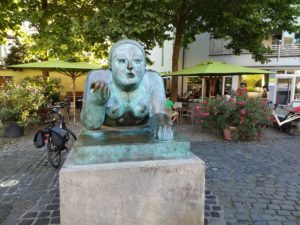 Lady with apple from front in Bamberg